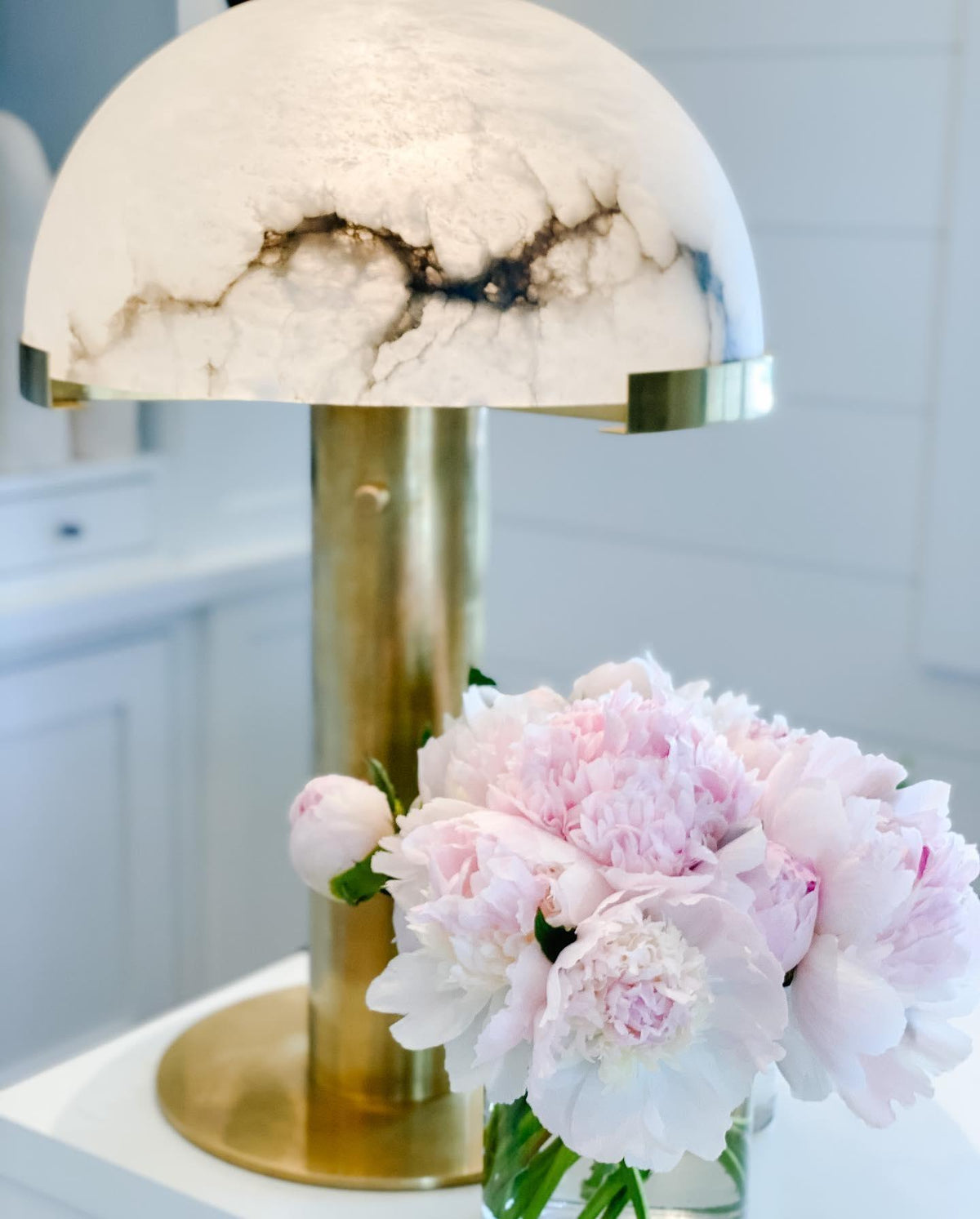 Alabaster Table Lamp with Elegant Design-Lighting > Table Lamps-casanuva-casanuva