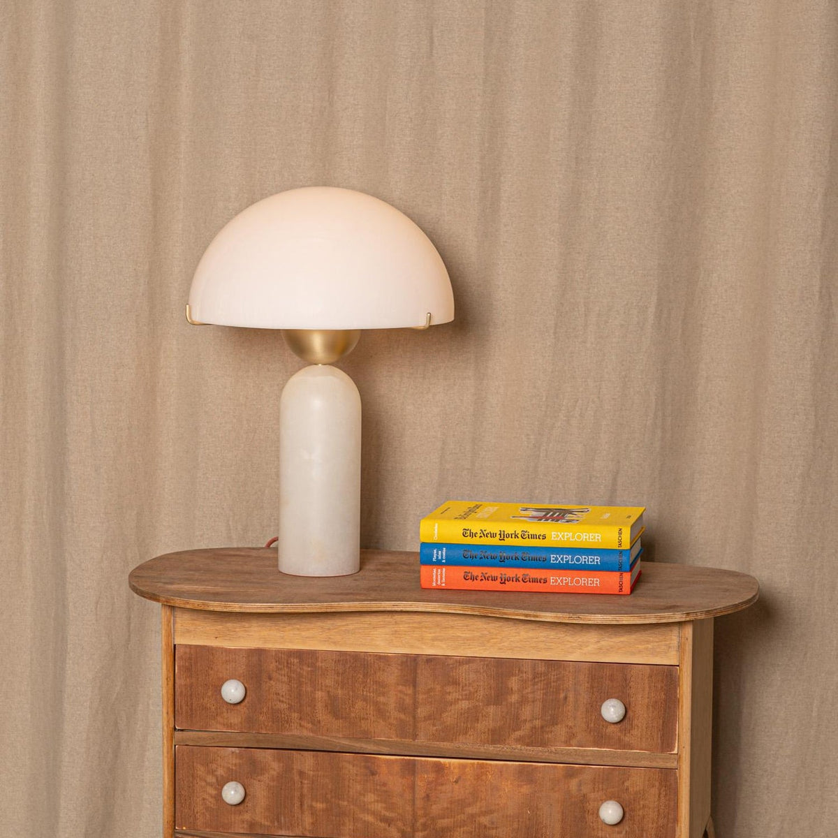 Alabaster Table Lamp with Elegant Design-Lighting > Table Lamps-casanuva-casanuva