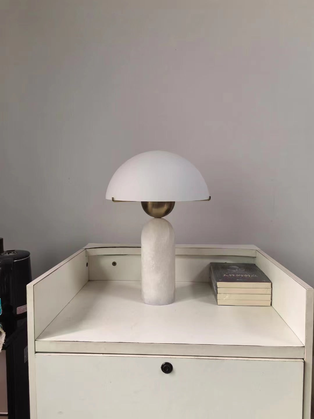 Alabaster Table Lamp with Elegant Design-Lighting > Table Lamps-casanuva-casanuva