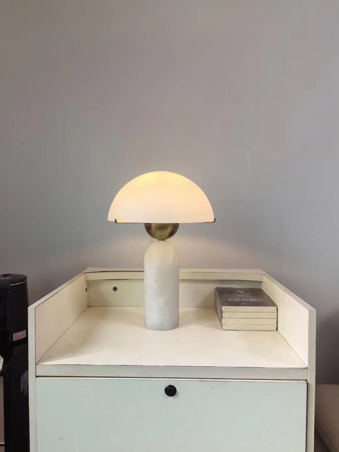 Alabaster Table Lamp with Elegant Design-Lighting > Table Lamps-casanuva-casanuva