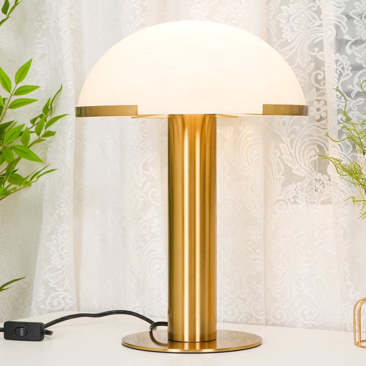 Alabaster Table Lamp with Elegant Design-Lighting > Table Lamps-casanuva-casanuva