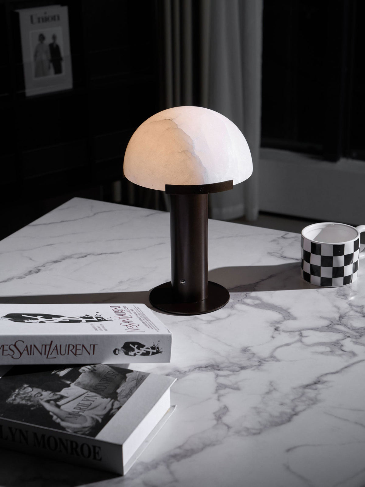 Alabaster Table Lamp with Elegant Design-Lighting > Table Lamps-casanuva-casanuva