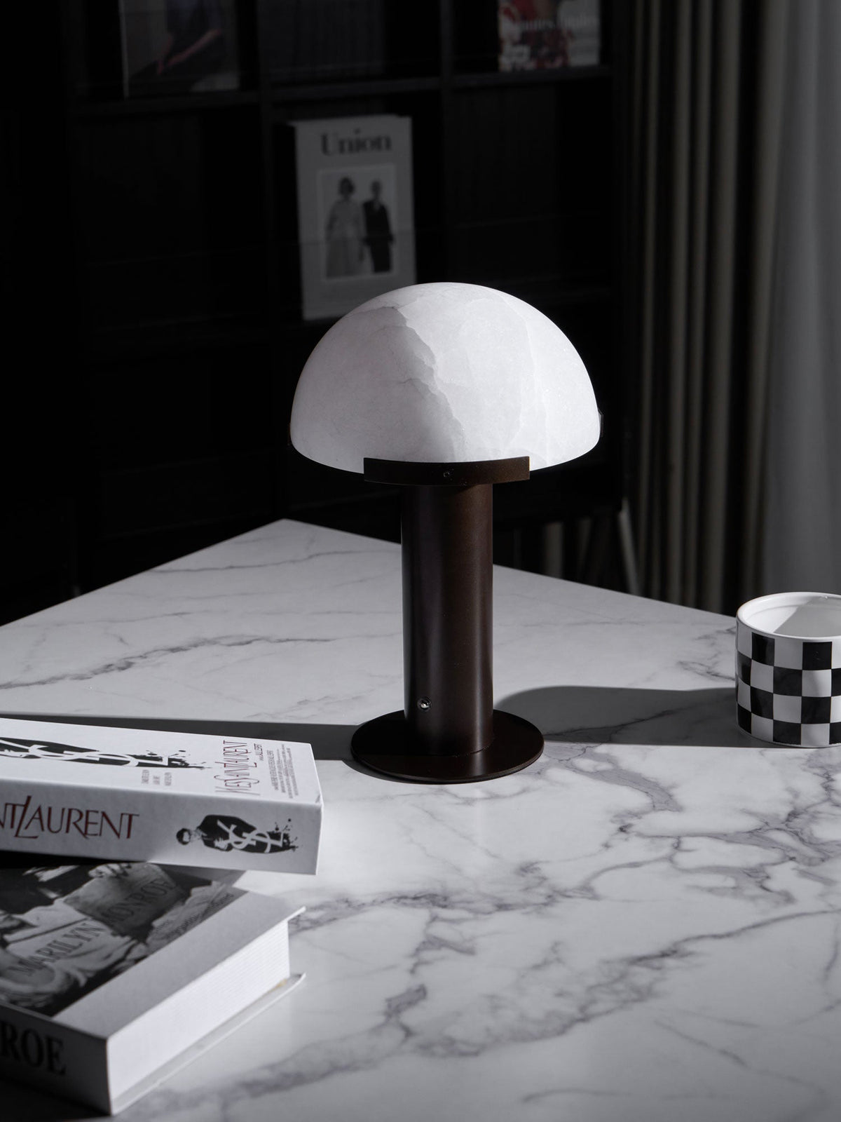 Alabaster Table Lamp with Elegant Design-Lighting > Table Lamps-casanuva-casanuva