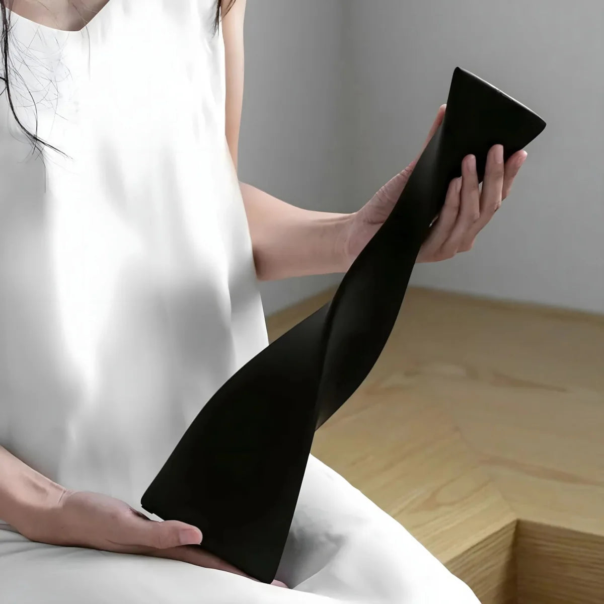 Ceramic Vase with Elegant Design-Home Decor > Vases-casanuva-casanuva
