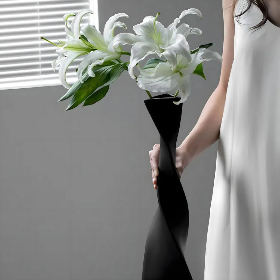 Ceramic Vase with Elegant Design-Home Decor > Vases-casanuva-Black-casanuva