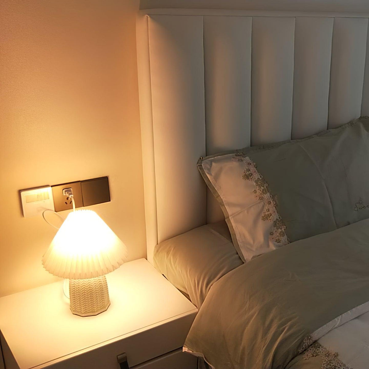 Pleated Vintage Table Lamp-Lighting > Table Lamps-casanuva-casanuva