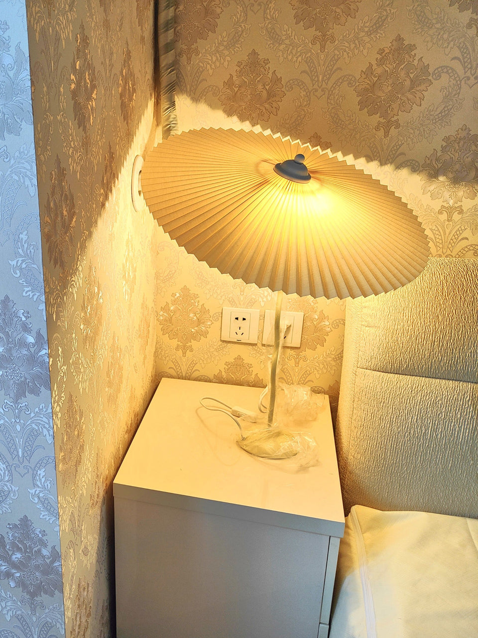 Squiggle Table Lamp with Unique Curved Design-Lighting > Table Lamps-casanuva-casanuva