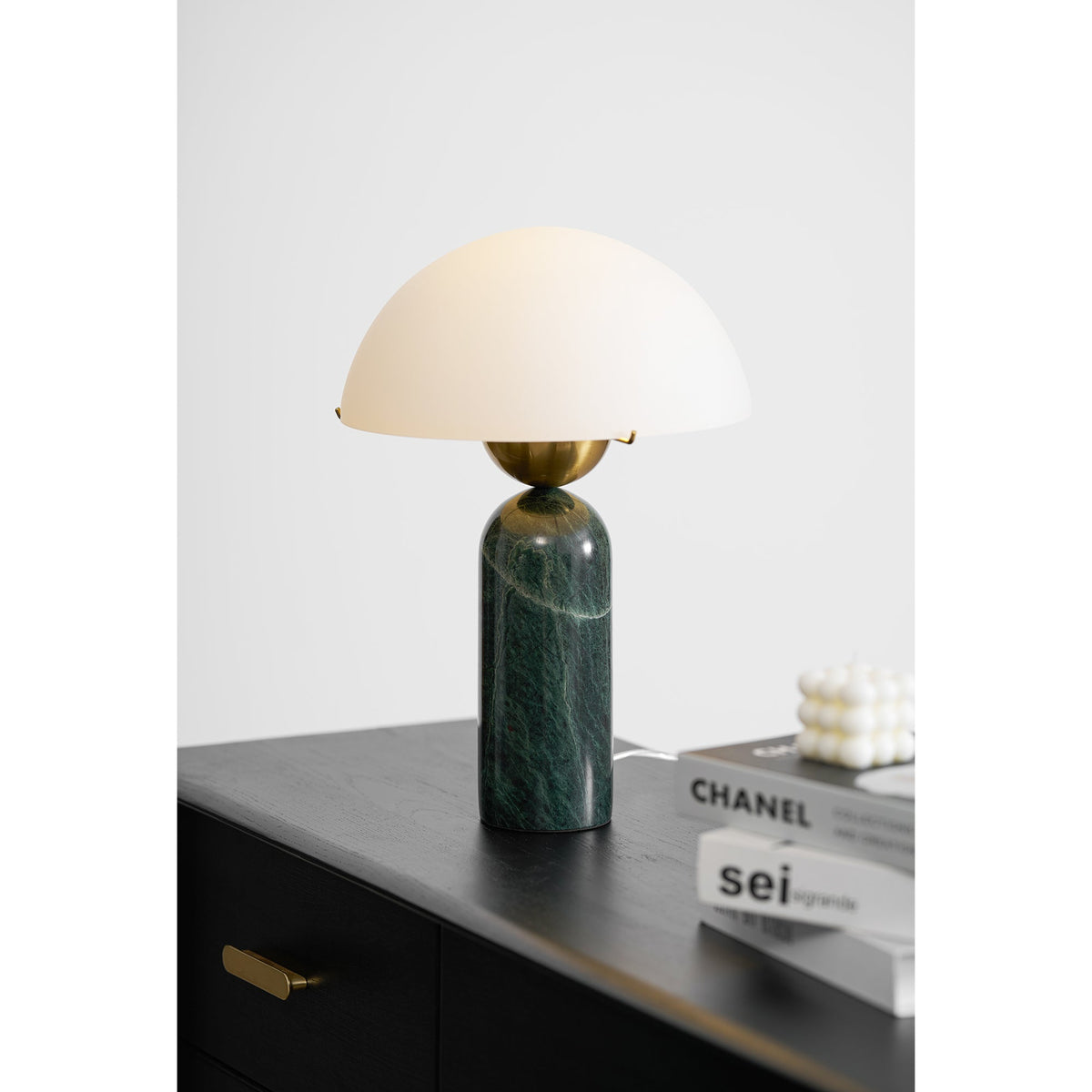 Alabaster Table Lamp with Elegant Design-Lighting > Table Lamps-casanuva-casanuva