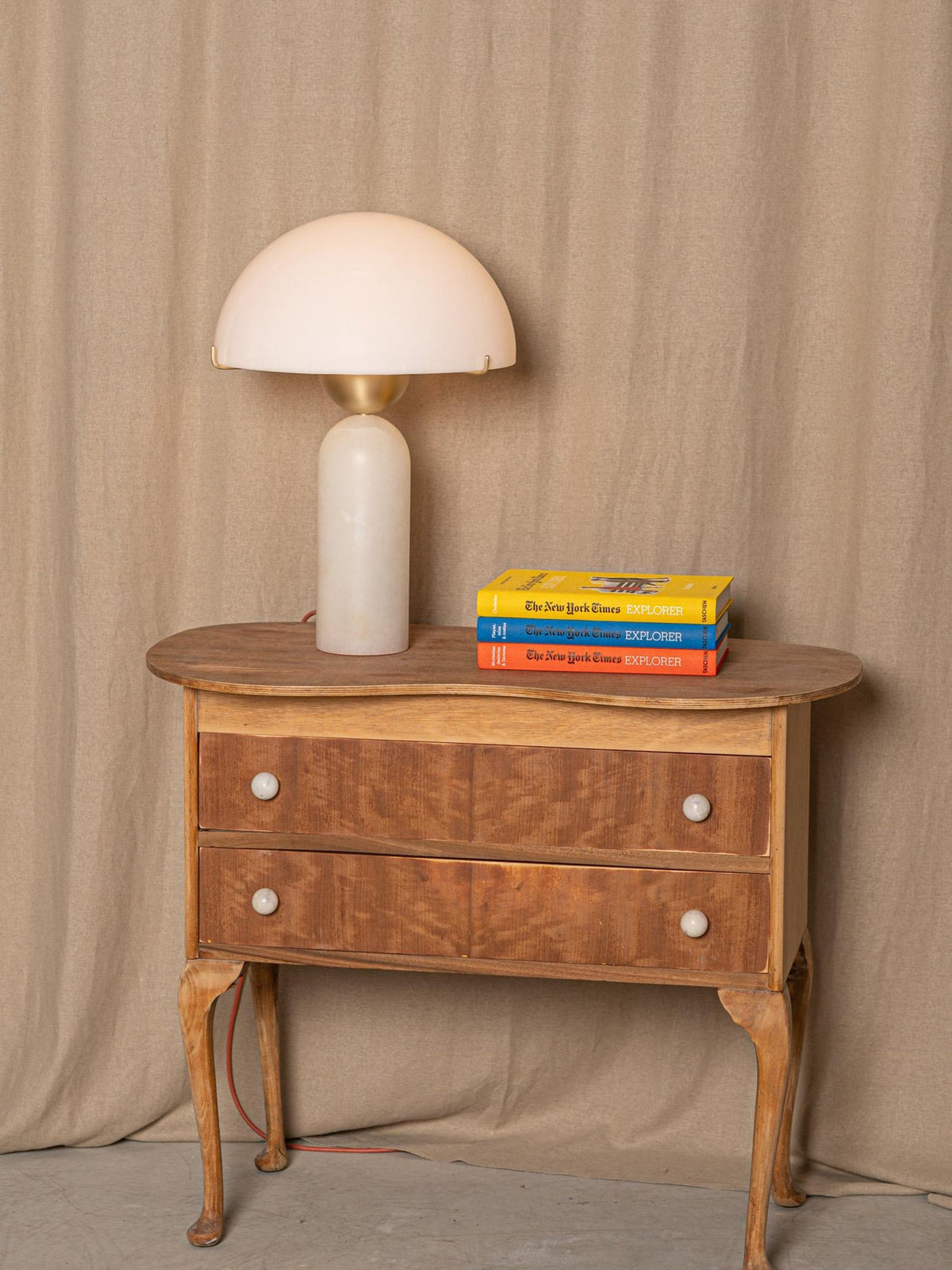 Alabaster Table Lamp with Elegant Design-Lighting > Table Lamps-casanuva-casanuva