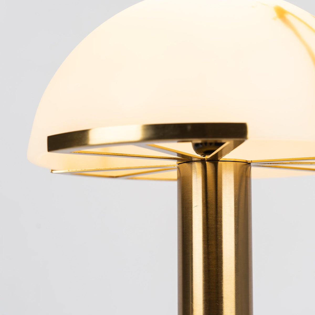Alabaster Table Lamp with Elegant Design-Lighting > Table Lamps-casanuva-casanuva