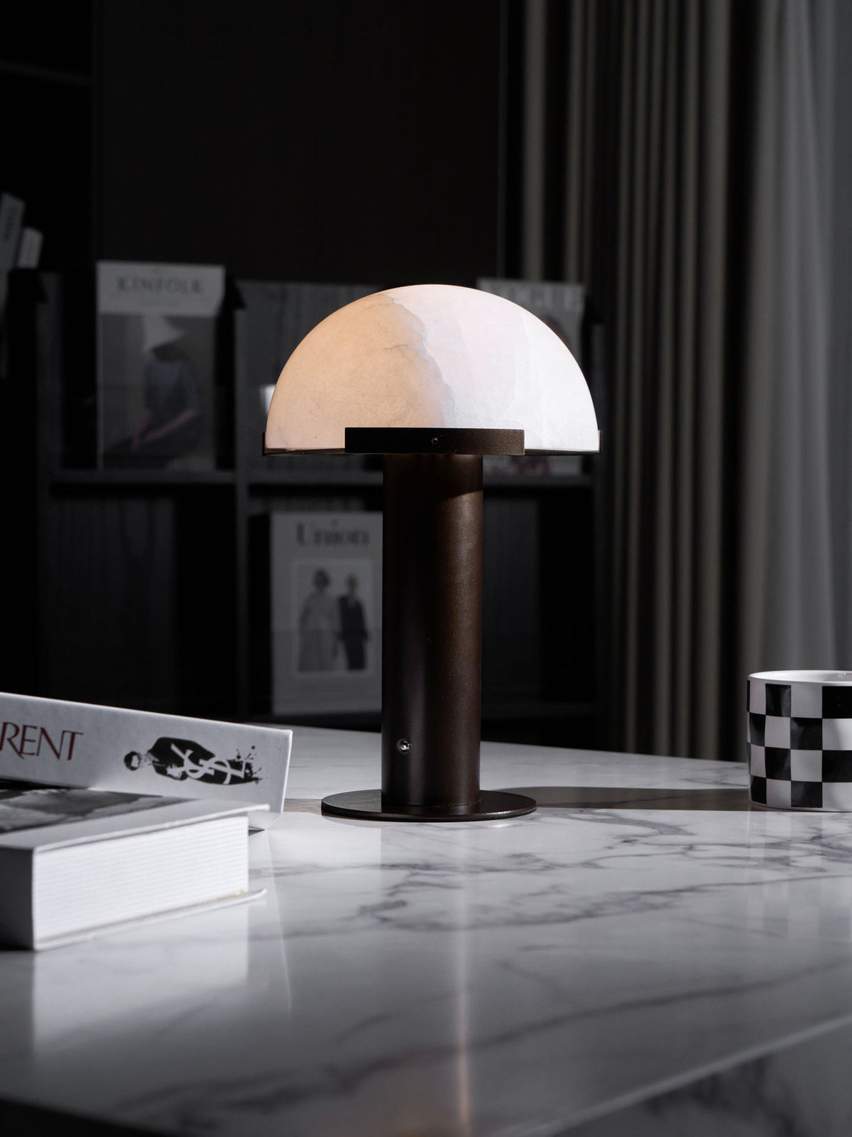 Alabaster Table Lamp with Elegant Design-Lighting > Table Lamps-casanuva-casanuva