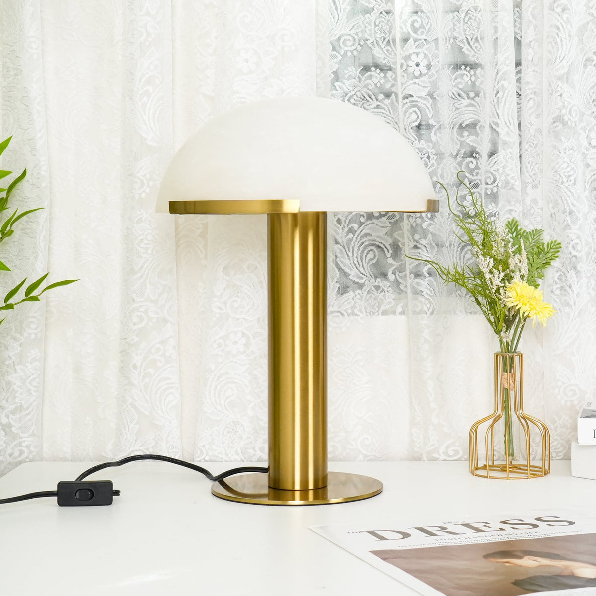 Alabaster Table Lamp with Elegant Design-Lighting > Table Lamps-casanuva-casanuva