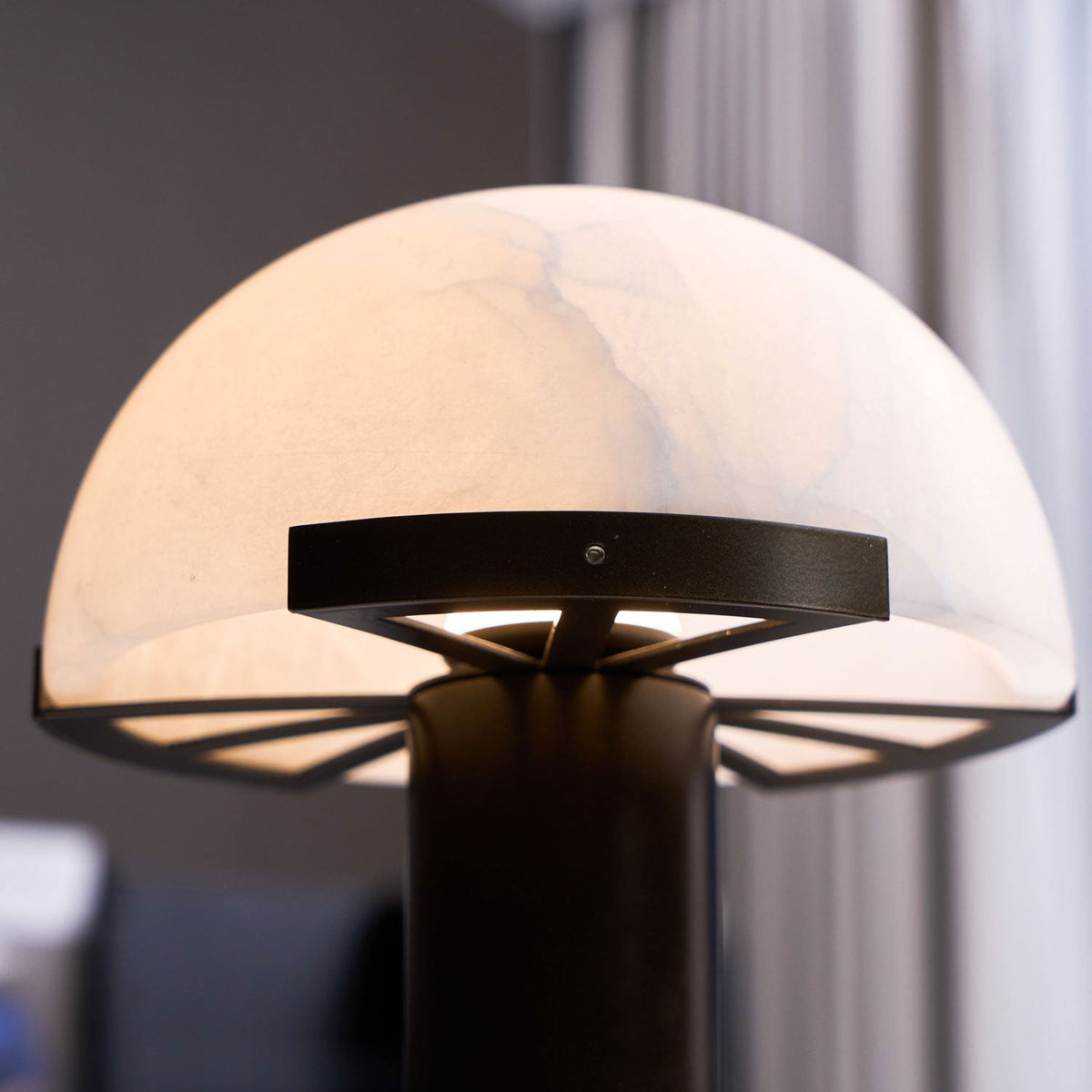 Alabaster Table Lamp with Elegant Design-Lighting > Table Lamps-casanuva-casanuva