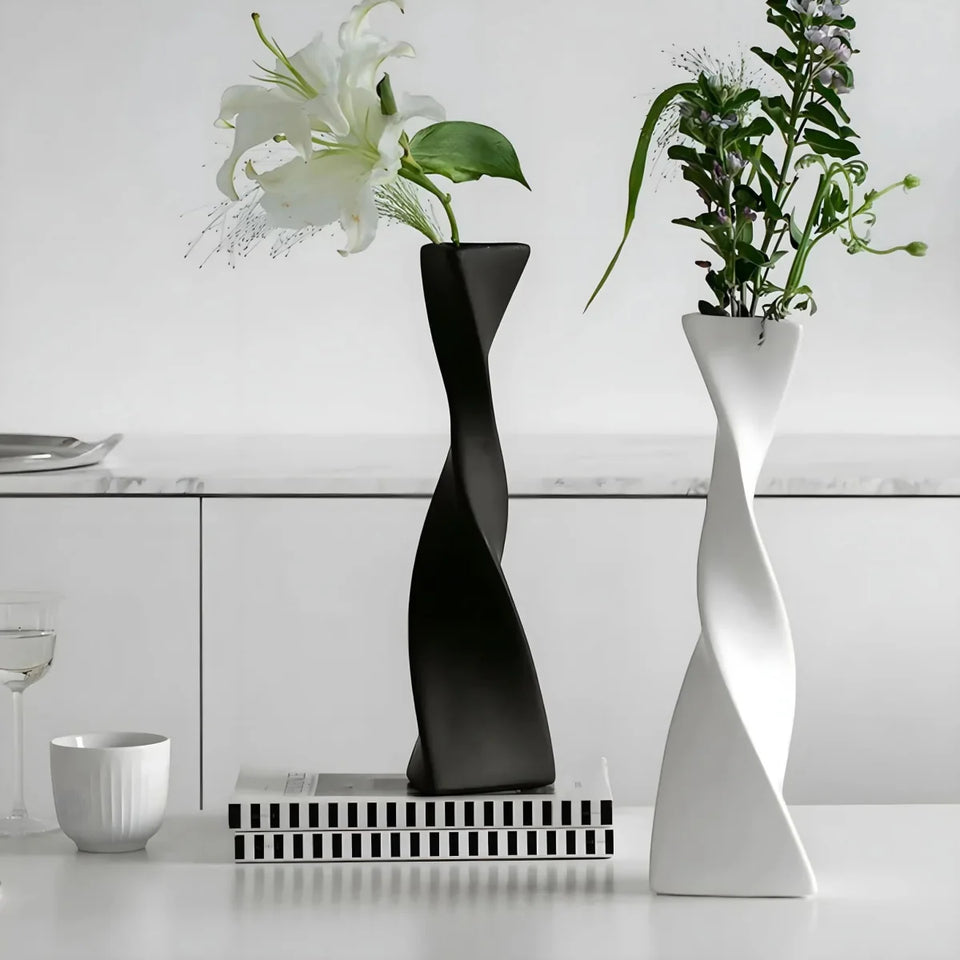 Ceramic Vase with Elegant Design-Home Decor > Vases-casanuva-casanuva
