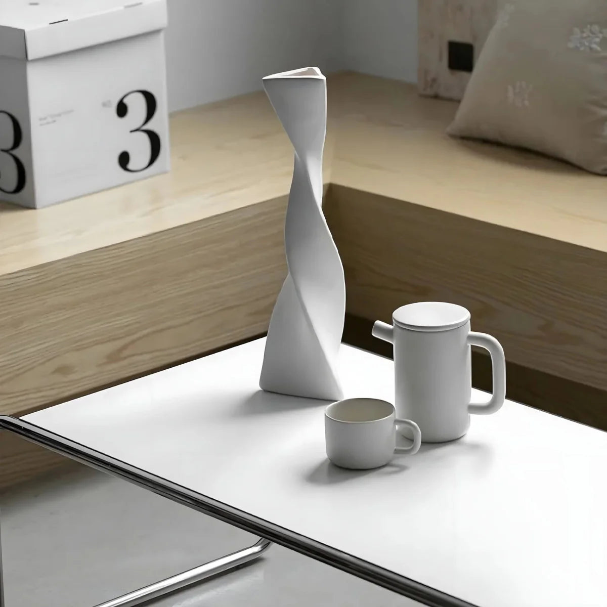 Ceramic Vase with Elegant Design-Home Decor > Vases-casanuva-casanuva