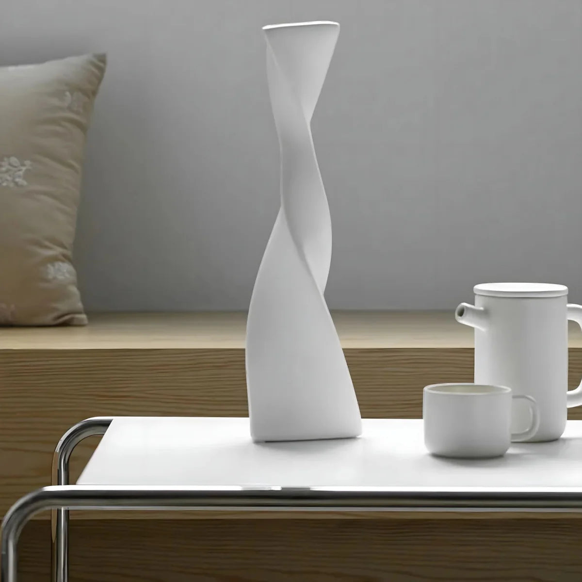 Ceramic Vase with Elegant Design-Home Decor > Vases-casanuva-White-casanuva