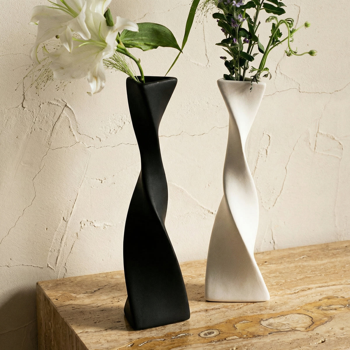 Ceramic Vase with Elegant Design-Home Decor > Vases-casanuva-casanuva