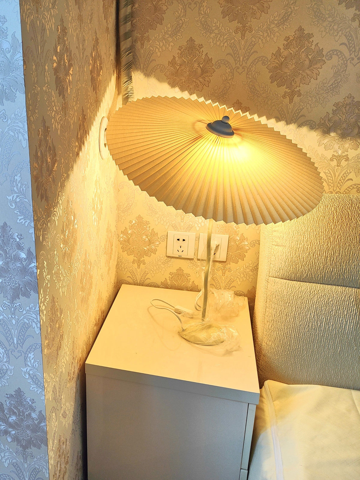 Squiggle Table Lamp with Unique Curved Design-Lighting > Table Lamps-casanuva-casanuva