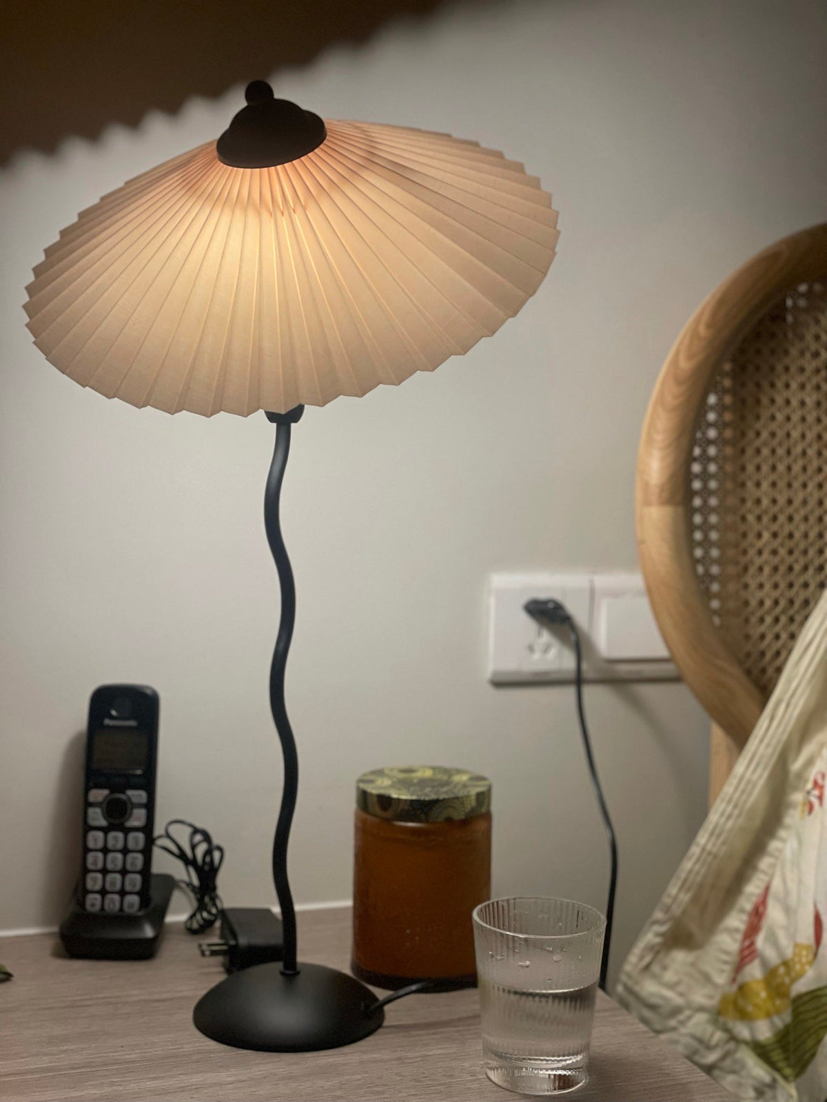 Squiggle Table Lamp with Unique Curved Design-Lighting > Table Lamps-casanuva-casanuva