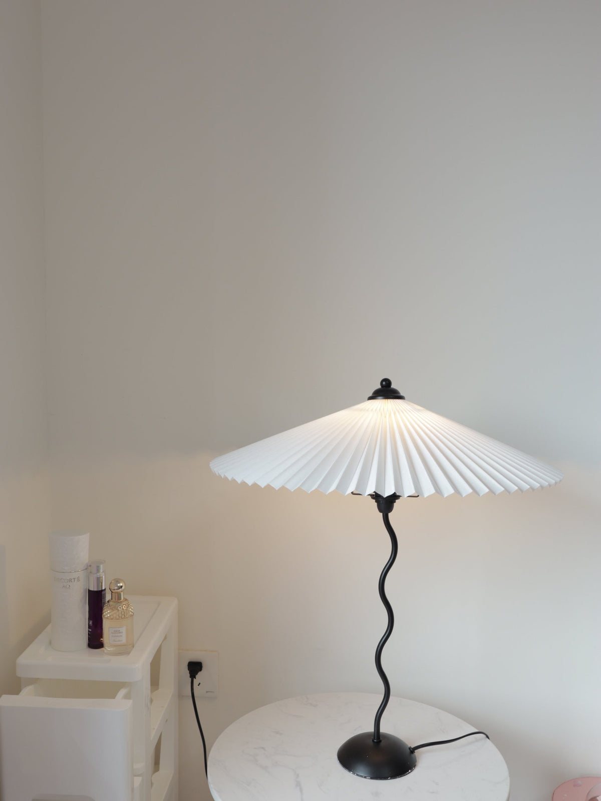 Squiggle Table Lamp with Unique Curved Design-Lighting > Table Lamps-casanuva-casanuva